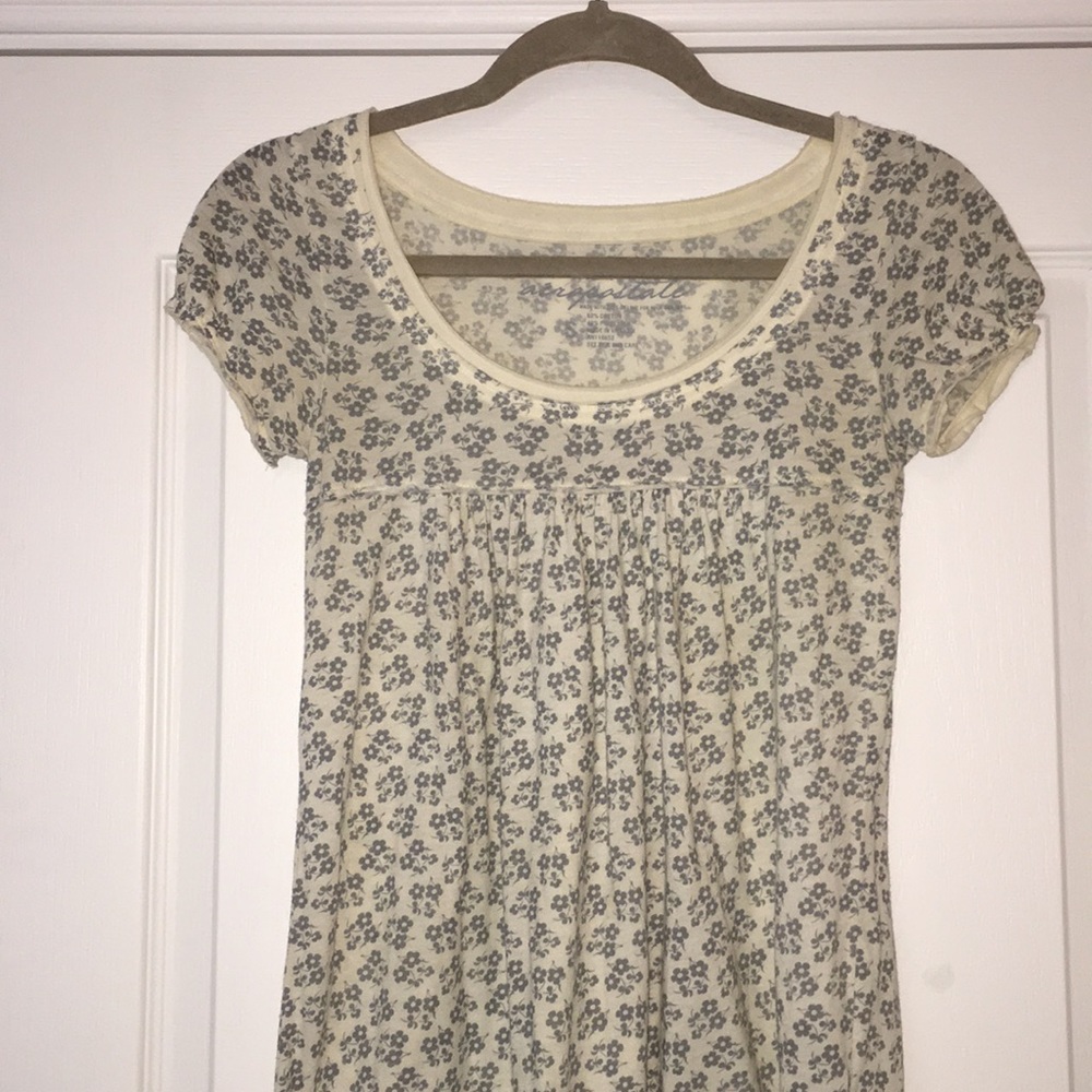 Creamy Blue-Flowered Top - Picture 2 of 6